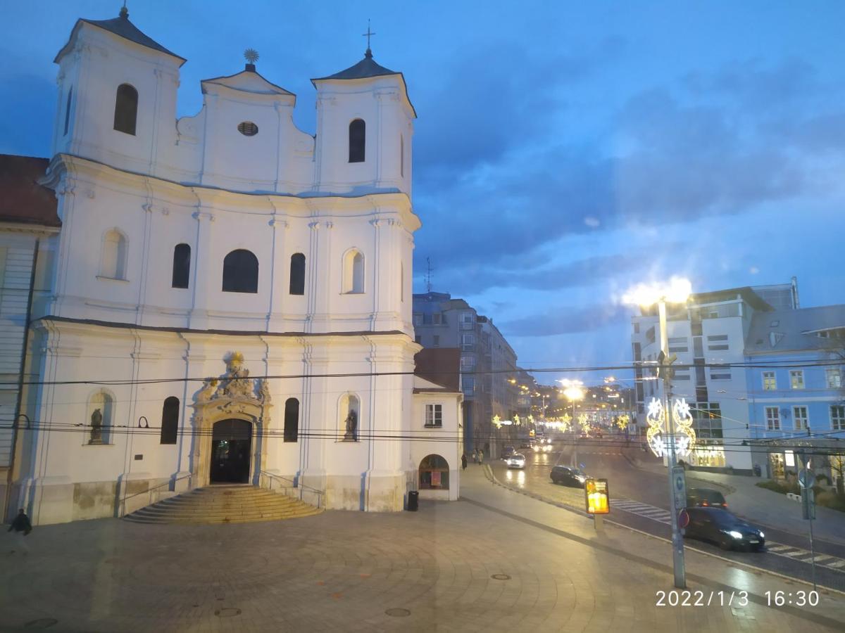 Krásny byt s výhľadmi v historickom centre Bratislava Esterno foto