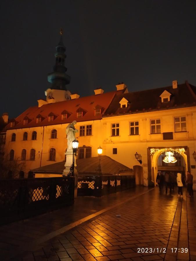 Krásny byt s výhľadmi v historickom centre Bratislava Esterno foto